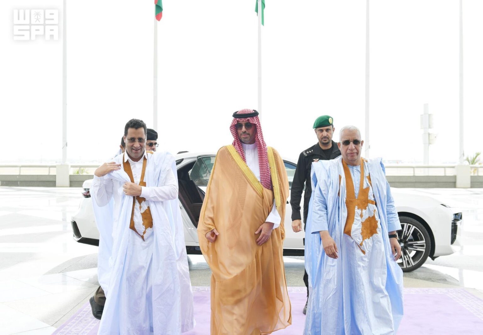 الوزير الأول يصل جدة في زيارة لتعزيز التعاون بين موريتانيا والسعودية