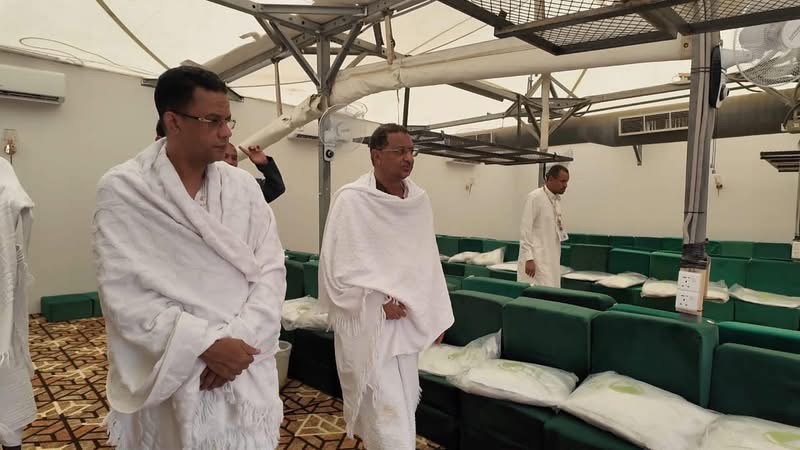 الحجاج الموريتانيون يستعدون للتوجه إلى منى ووزير الشؤون الإسلامية يتفقد المخيم المخصص لهم