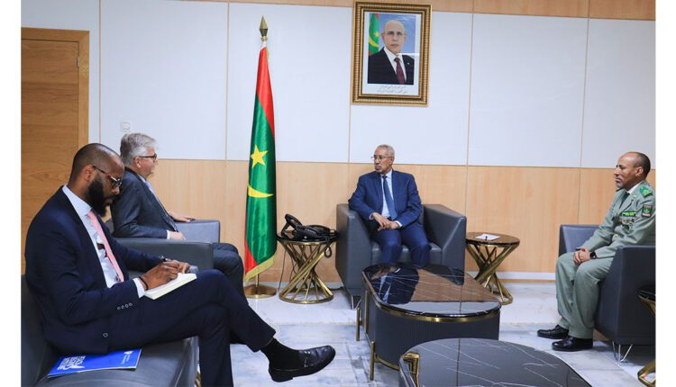 وزير الدفاع يبحث مع مسؤول أممي تعزيز التعاون في مجالي الأمن وعمليات حفظ السلام