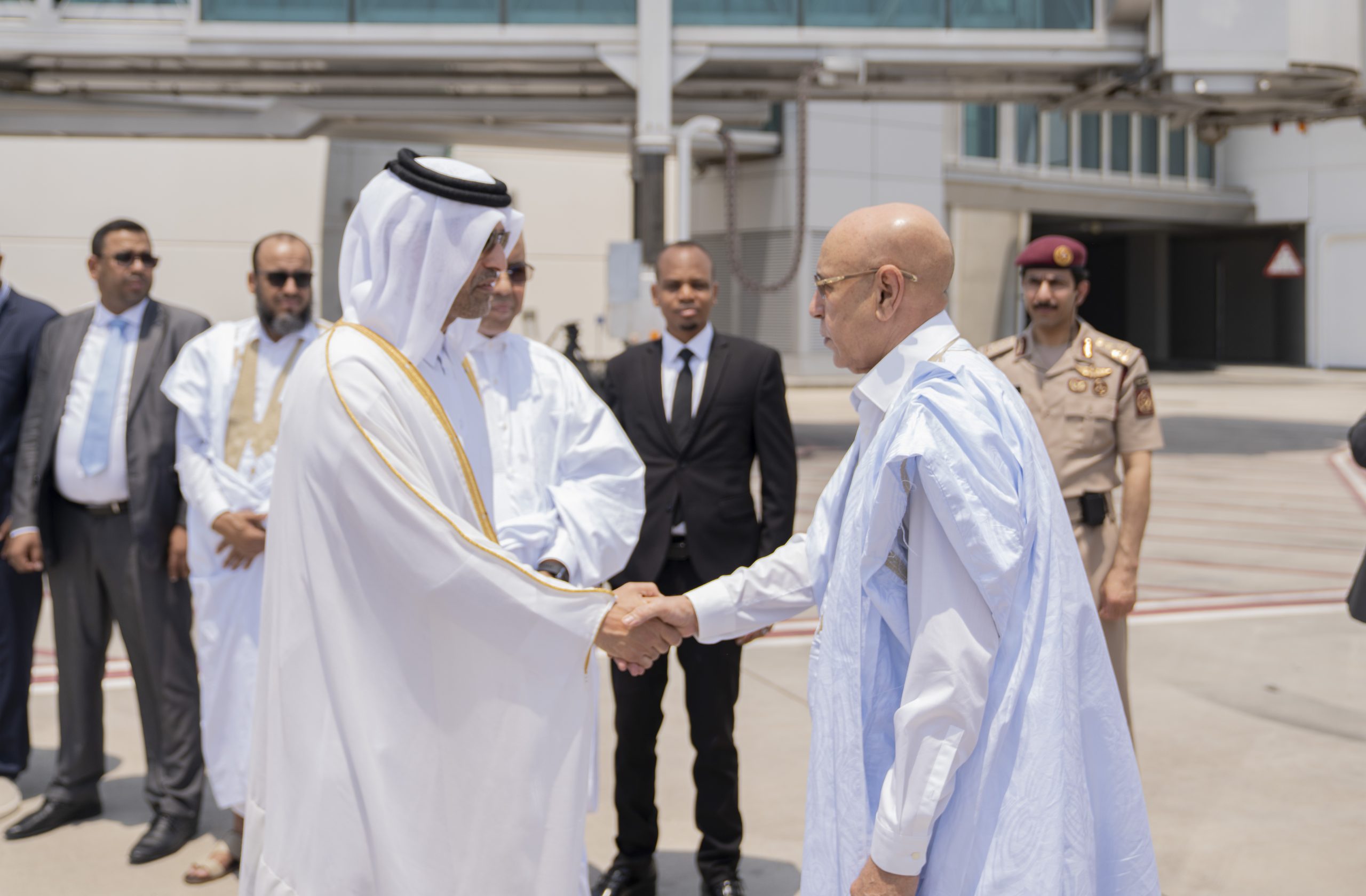 رئيس الجمهورية يصل الدوحة لتقديم التعازي لأمير قطر في وفاة الأمير الوالد