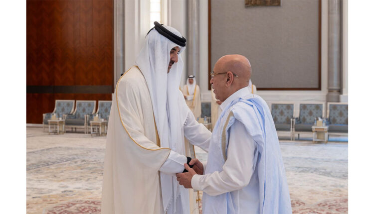 الرئيس غزواني يقدم التعازي لأمير قطر في وفاة الأمير الوالد