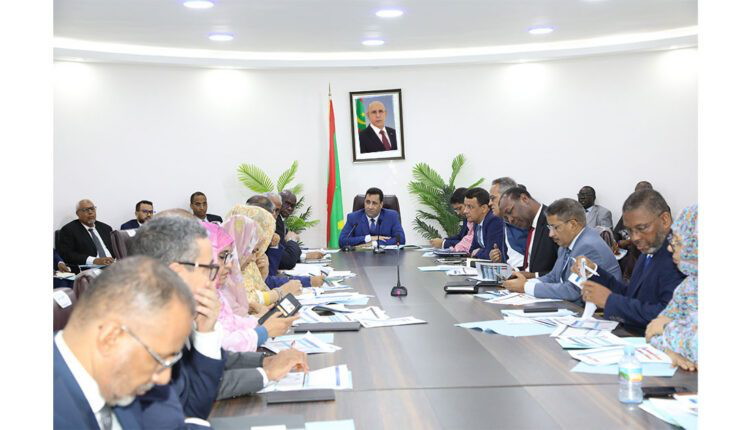 الوزير الأول يتابع تقدم المشاريع الكبرى ويستعرض التحضير لبرنامجي “نواكشوط 2” وتنمية نواذيبو