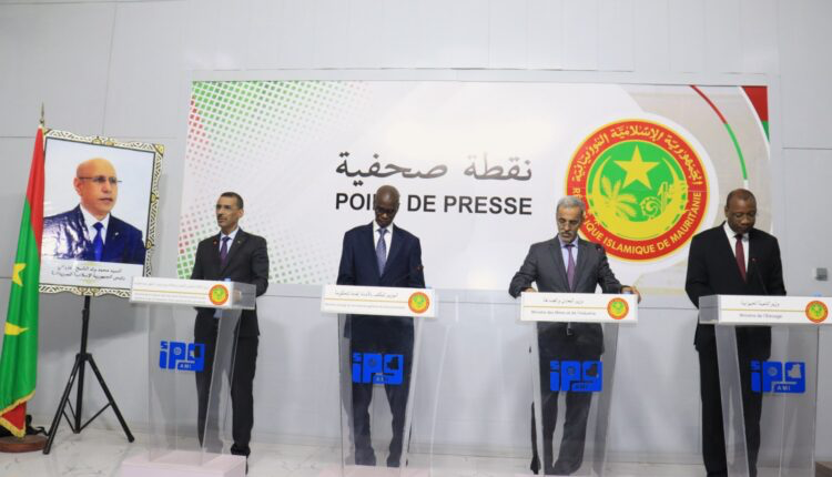 الناطق باسم الحكومة: بتعليمات رئاسية تم تأمين عودة 35 مواطنا موريتانيا من مالي بعد الإفراج عنهم