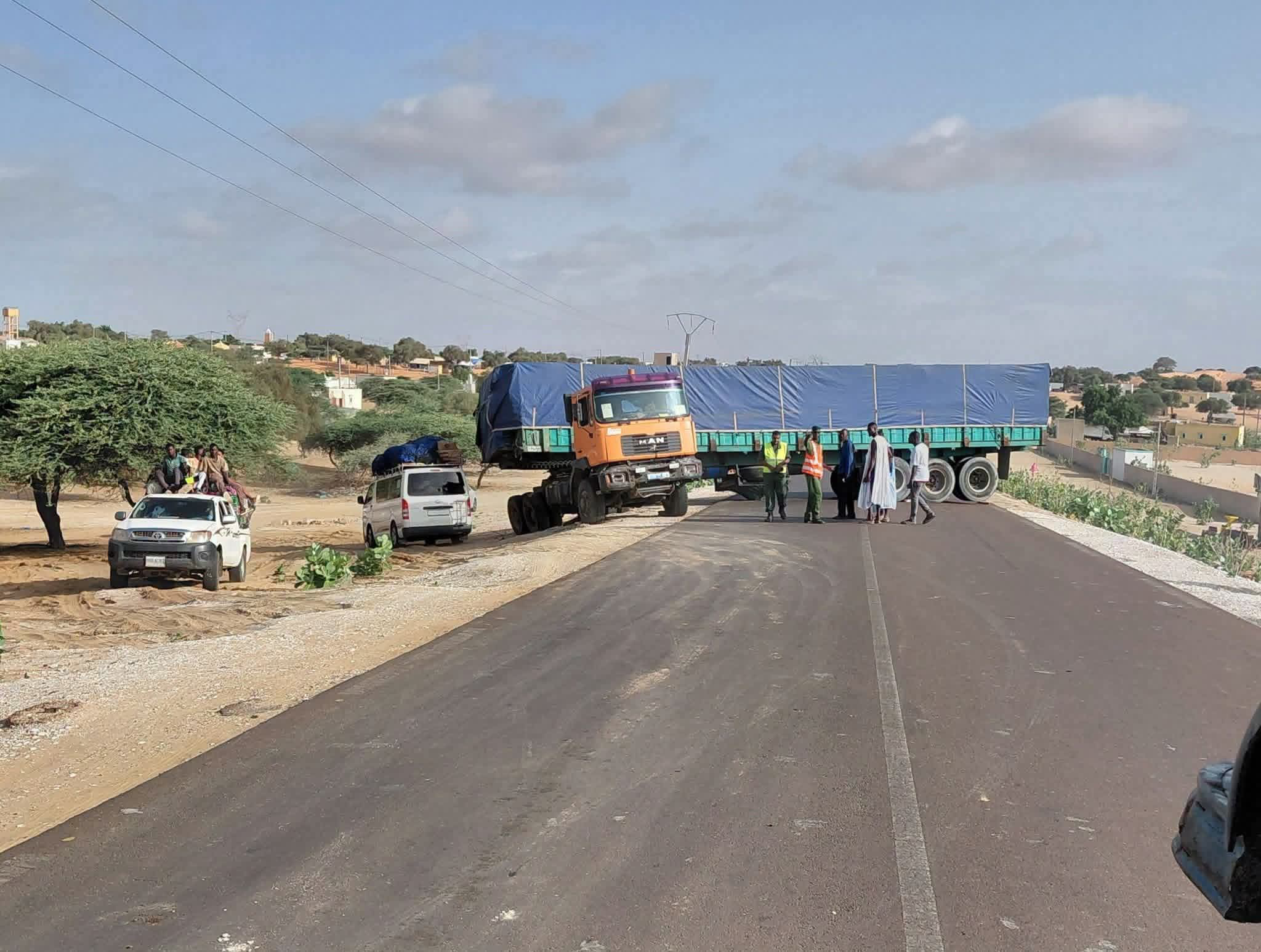 شاحنة متعطلة تشل حركة المرور على طريق نواكشوط–روصو