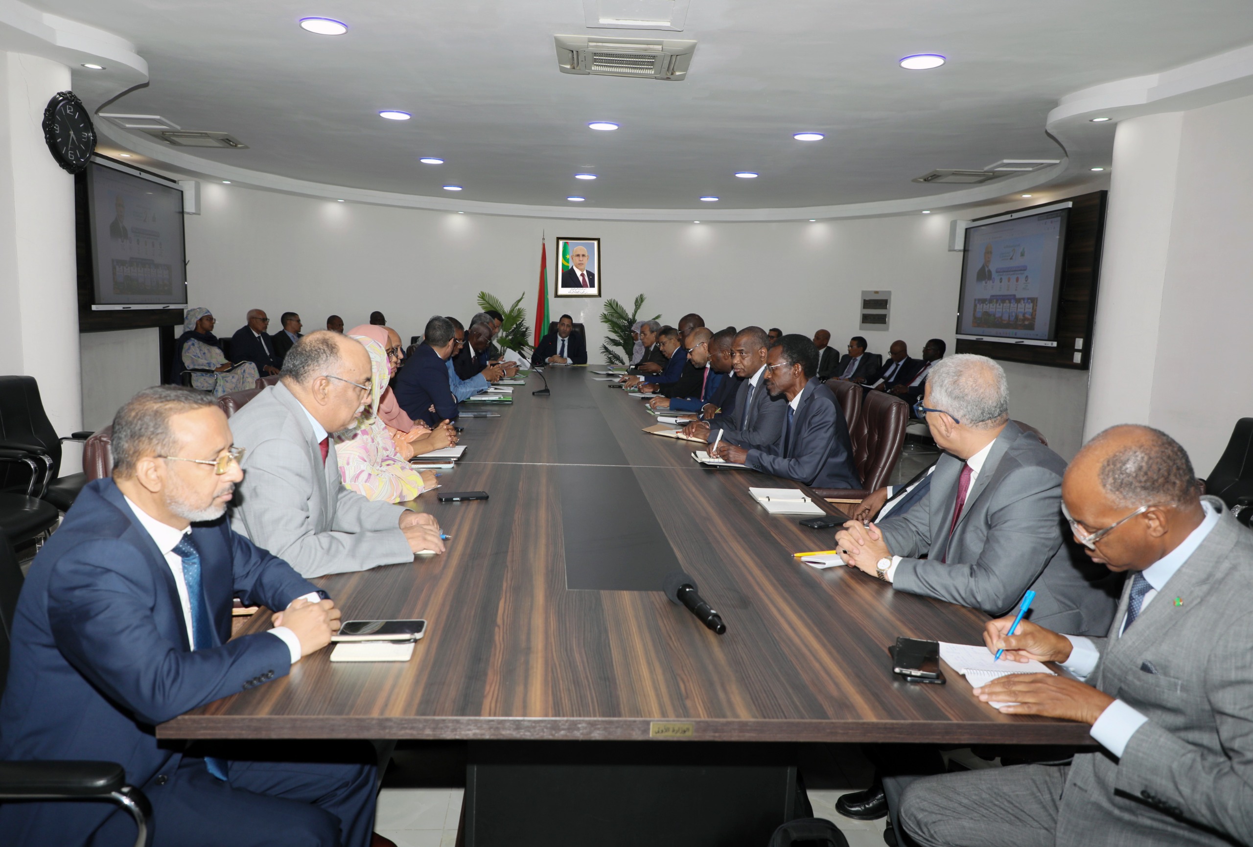 الوزير الأول يترأس اجتماعا لإطلاق البعثات الوزارية إلى الولايات الداخلية