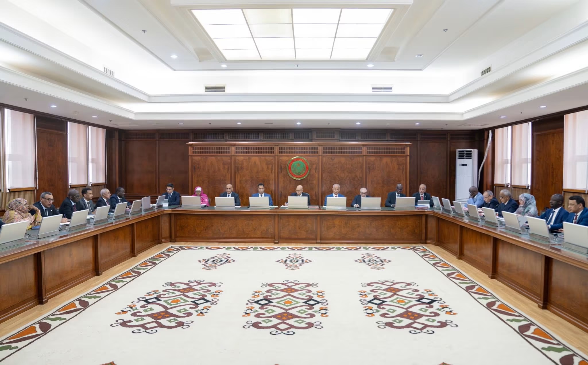 مجلس الوزراء يصادق على مشاريع مراسيم ويستعرض ملفات التكوين المهني والحج