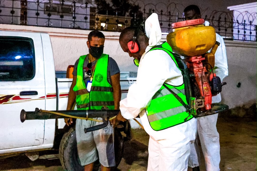 بلدية تفرغ زينة تطلق حملة لتعقيم الشوارع ومكافحة البعوض