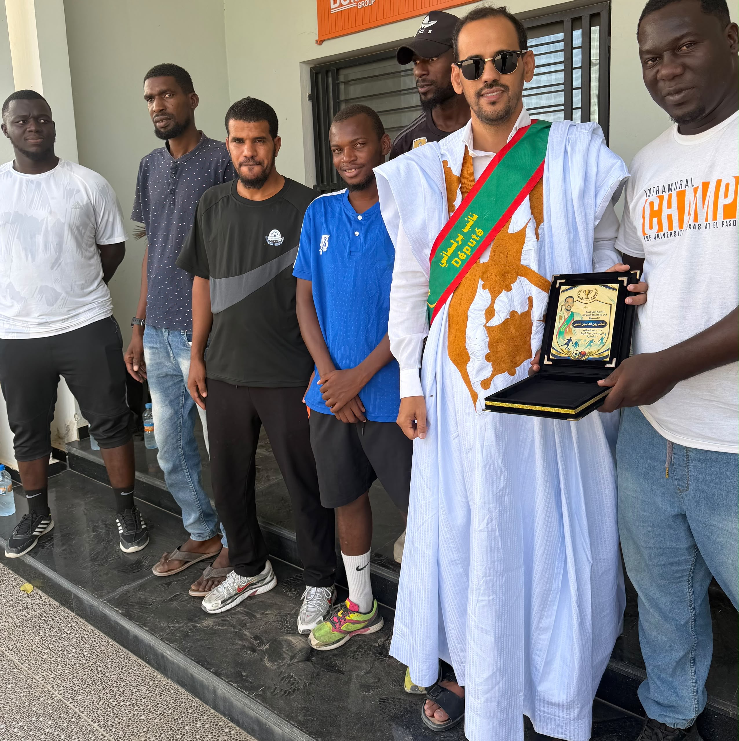 أندية نواكشوط الشمالية تكرّم النائب زين العابدين المنير الطلبه تقديراً لدعمه للرياضة
